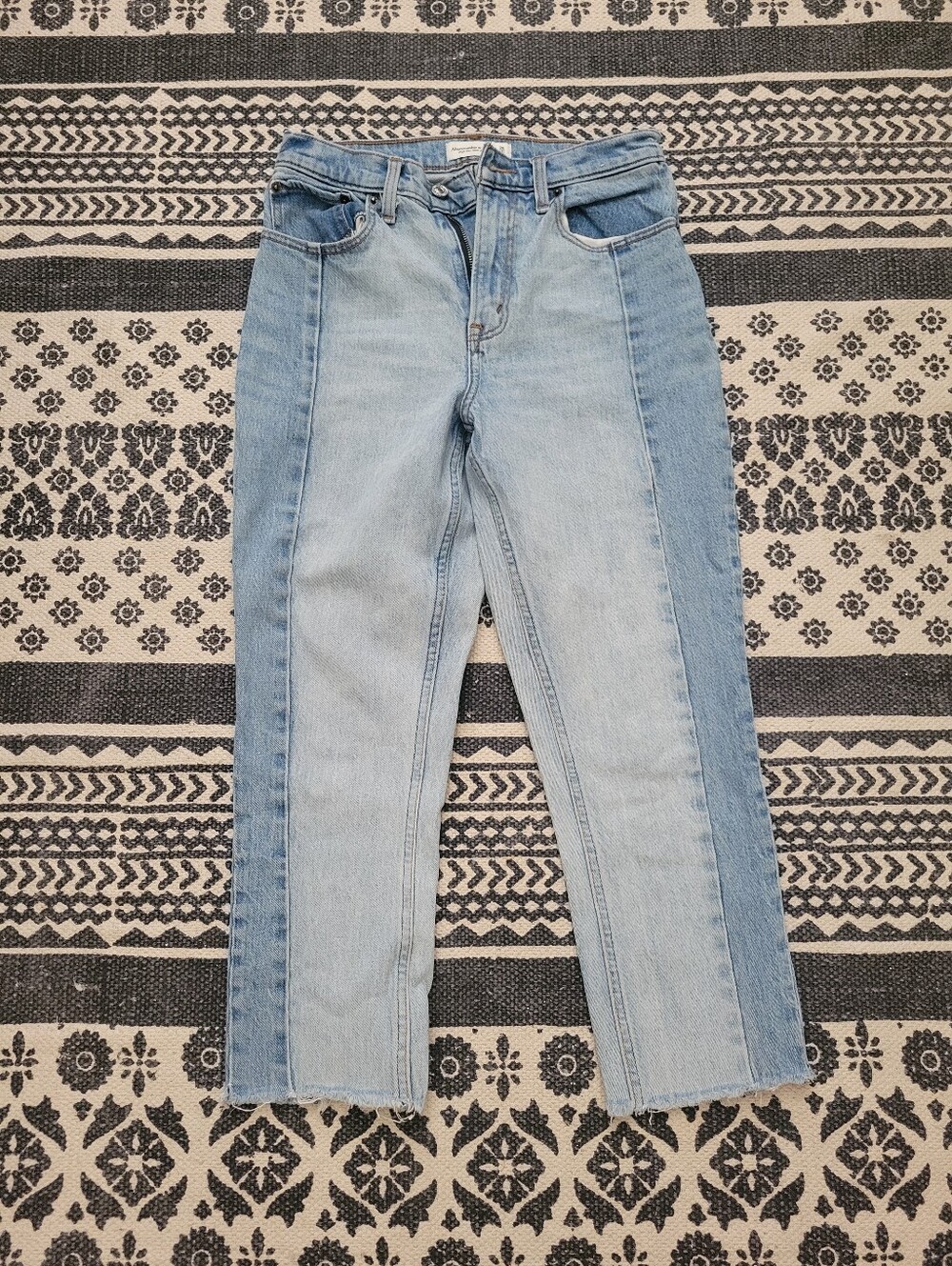 Abercrombie & Fitch Two-Tone Light Blue Straight Leg Jeans Size 2